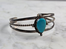 Load image into Gallery viewer, Womens Vintage Sterling Silver Southwestern Turquoise Cuff Bracelet 17.2g E7782