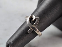 Load image into Gallery viewer, Womens Vintage Estate Sterling "Tiffany &amp; Co." Picasso Heart Ring 4.1g E7800