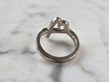 Load image into Gallery viewer, Womens Vintage Estate Sterling "Tiffany &amp; Co." Picasso Heart Ring 4.1g E7800