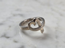 Load image into Gallery viewer, Womens Vintage Estate Sterling "Tiffany &amp; Co." Picasso Heart Ring 4.1g E7800