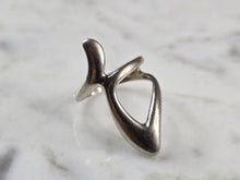 Load image into Gallery viewer, Womens Vintage Estate Sterling Silver Modernist Ring 4.0g E7801