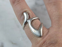 Load image into Gallery viewer, Womens Vintage Estate Sterling Silver Modernist Ring 4.0g E7801