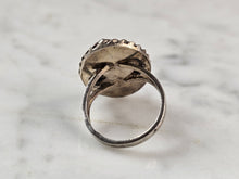 Load image into Gallery viewer, Womens Vintage Estate Sterling Silver Mother of Pearl Ring 5.2g E7813