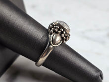 Load image into Gallery viewer, Womens Vintage Estate Sterling Silver Modernist Moonstone Ring 6.0g E7815