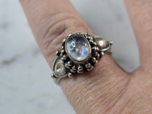 Load image into Gallery viewer, Womens Vintage Estate Sterling Silver Modernist Moonstone Ring 6.0g E7815
