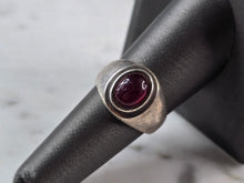 Load image into Gallery viewer, Womens Vintage Estate Sterling Silver Garnet Cabochon Ring 7.1g E7818