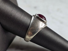 Load image into Gallery viewer, Womens Vintage Estate Sterling Silver Garnet Cabochon Ring 7.1g E7818
