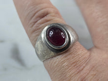 Load image into Gallery viewer, Womens Vintage Estate Sterling Silver Garnet Cabochon Ring 7.1g E7818