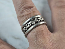Load image into Gallery viewer, Mens Vintage Estate Sterling Silver Irish Celtic Eternity Knot Ring 6.9g E7819
