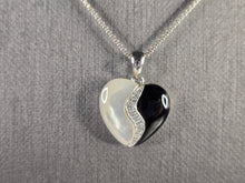 Load image into Gallery viewer, Womens Vintage Estate Sterling Silver Heart Pendant Necklace 5.1g E7834