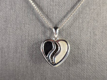 Load image into Gallery viewer, Womens Vintage Estate Sterling Silver Heart Pendant Necklace 5.1g E7834