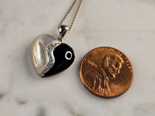 Load image into Gallery viewer, Womens Vintage Estate Sterling Silver Heart Pendant Necklace 5.1g E7834