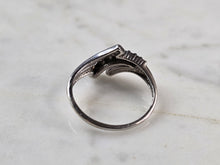 Load image into Gallery viewer, Womens Vintage Estate 10K White Gold Modernist Diamond Ring, 2.3g E7850