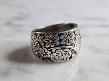 Load image into Gallery viewer, Womens Vintage Estate Sterling Silver Flower Ring 11.0g E7905