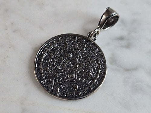 Vintage Estate Sterling Silver Mayan Aztec Calendar Pendant 7.6g E7917