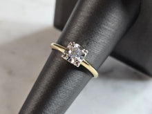 Load image into Gallery viewer, Womens Vintage Estate 14k Yellow Gold Diamond Ring 2.7g E7931