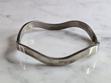 Load image into Gallery viewer, Womens Vintage Estate Sterling Silver Modernist Bangle Bracelet 23.5g E7954