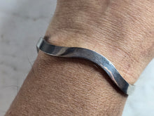 Load image into Gallery viewer, Womens Vintage Estate Sterling Silver Modernist Bangle Bracelet 23.5g E7954