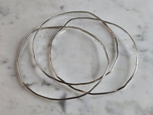 Load image into Gallery viewer, Womens Vintage Estate Sterling Silver 3 Band Trinity Bangle Bracelet 11.4g E7955