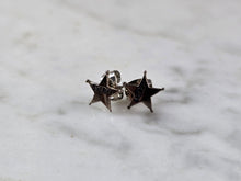 Load image into Gallery viewer, Womens Vintage Estate Sterling Silver Sheriff Badge Star Earrings 0.7g E7972