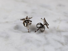 Load image into Gallery viewer, Womens Vintage Estate Sterling Silver Sheriff Badge Star Earrings 0.7g E7972