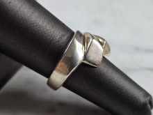 Load image into Gallery viewer, Womens Vintage Estate Sterling Silver Modernist Ring 9.5g E7983