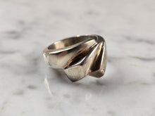 Load image into Gallery viewer, Womens Vintage Estate Sterling Silver Modernist Ring 9.5g E7983
