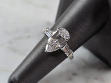 Load image into Gallery viewer, Womens Vintage Estate Sterling Silver Modernist CZ Ring 4.8g E7986