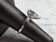 Load image into Gallery viewer, Womens Vintage Estate Sterling Silver Modernist CZ Ring 4.8g E7986