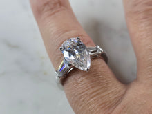 Load image into Gallery viewer, Womens Vintage Estate Sterling Silver Modernist CZ Ring 4.8g E7986