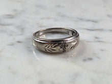 Load image into Gallery viewer, Mens Vintage Estate Sterling Silver Religious Cross Ring 5.1g E7989