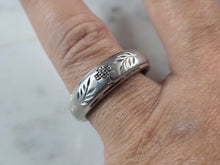 Load image into Gallery viewer, Mens Vintage Estate Sterling Silver Religious Cross Ring 5.1g E7989