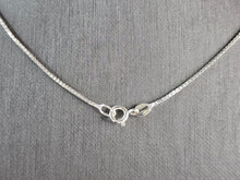 Load image into Gallery viewer, Womens Vintage Estate Sterling Silver Heart Pendant Necklace 10.4g E804