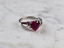 Load image into Gallery viewer, Womens Vintage Estate Sterling Silver Ruby Heart Ring 3.1g E828