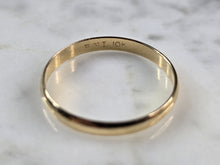 Load image into Gallery viewer, Mens Vintage Estate 10k Yellow Gold Wedding Band Ring 1.5g #E866