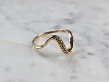 Load image into Gallery viewer, Womens Vintage 14K Yellow Gold Diamond Modernist Stylecrest Ring 1.8g E867