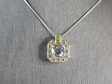 Load image into Gallery viewer, Womens Vintage Estate Sterling Silver CZ Peridot Pendant Necklace 9.0g E875