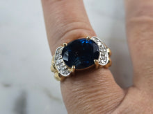 Load image into Gallery viewer, Womens Vintage Estate 14K Yellow Gold Blue Zircon &amp; Diamond Ring 9.3g #E945