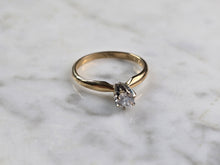 Load image into Gallery viewer, Womens 14K Yellow Gold Solitaire Diamond Engagement Ring, 1.7g E983