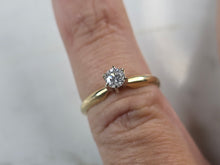 Load image into Gallery viewer, Womens 14K Yellow Gold Solitaire Diamond Engagement Ring, 1.7g E983