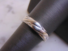 Load image into Gallery viewer, Womens Vintage Estate 14K White Gold Wedding Band Ring 3.7g E1034