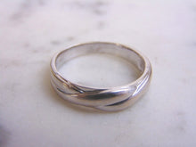 Load image into Gallery viewer, Womens Vintage Estate 14K White Gold Wedding Band Ring 3.7g E1034