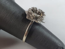 Load image into Gallery viewer, Womens Vintage Estate 14K White Gold Diamond Flower Ring 3.8g E1070