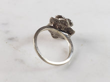 Load image into Gallery viewer, Womens Vintage Estate 14K White Gold Diamond Flower Ring 3.8g E1070