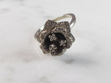 Load image into Gallery viewer, Womens Vintage Estate 14K White Gold Diamond Flower Ring 3.8g E1070