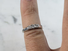 Load image into Gallery viewer, Womens Vintage Estate 14k White Gold Diamond Engagement Ring 2.0g  #E1075