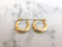 Load image into Gallery viewer, Pair of Womens 14K Yellow Gold Hoop Earrings, 1.0g E1077