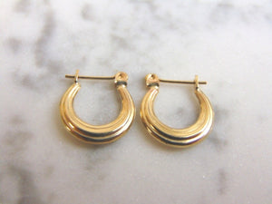 Pair of Womens 14K Yellow Gold Hoop Earrings, 1.0g E1077