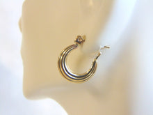 Load image into Gallery viewer, Pair of Womens 14K Yellow Gold Hoop Earrings, 1.0g E1077