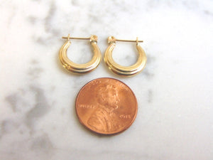 Pair of Womens 14K Yellow Gold Hoop Earrings, 1.0g E1077
